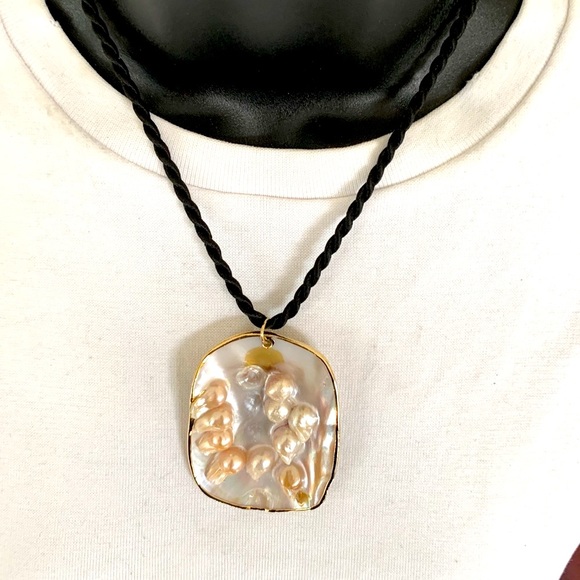 Beautiful necklace with Mother-of-pearl tablet pendant & 10 real pearls - Picture 8 of 15